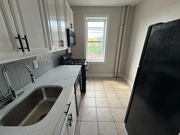 2nd image of 1062-64 W Side Ave #33