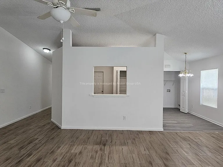 9453 Thorn Glen Rd — Photo 13