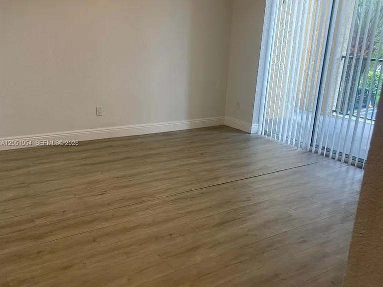 927 Riverside Dr #320 — Photo 5
