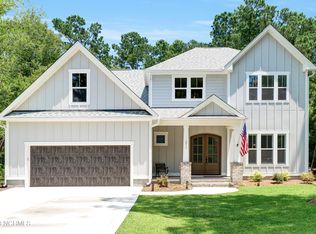 211 Hydrangea Ln, Hampstead, NC 28443