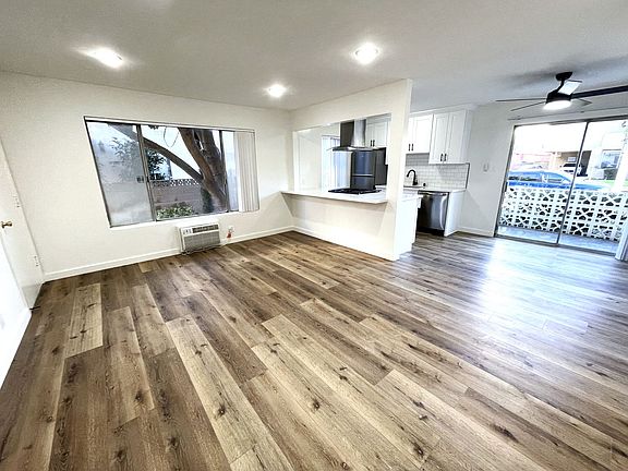2nd image of 3755 Mentone Ave APT 1