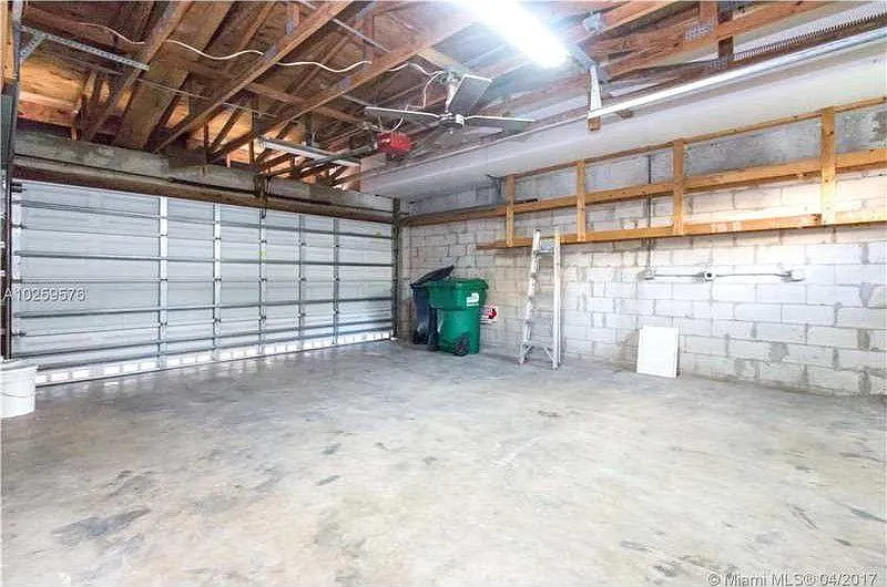 3 bed, 2090 sqft, $5,000 — Photo 3