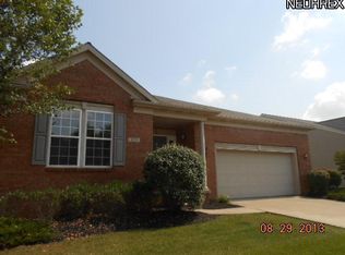 353 Lexington Cir, Broadview Heights, OH