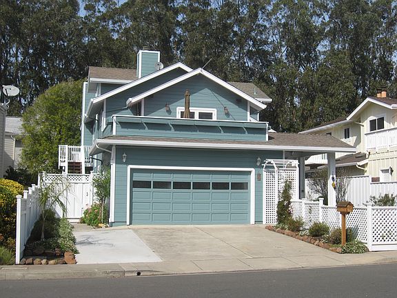 Wide driveway for parking