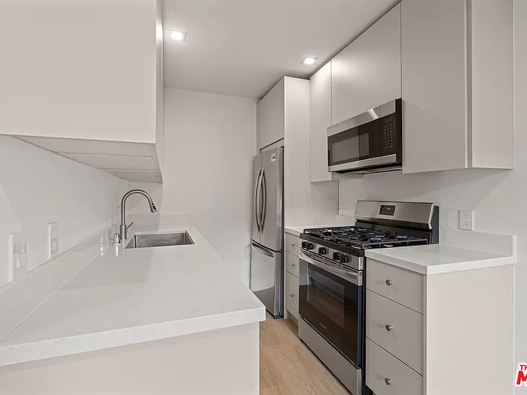 420 S Sepulveda Blvd #9 — Photo 10