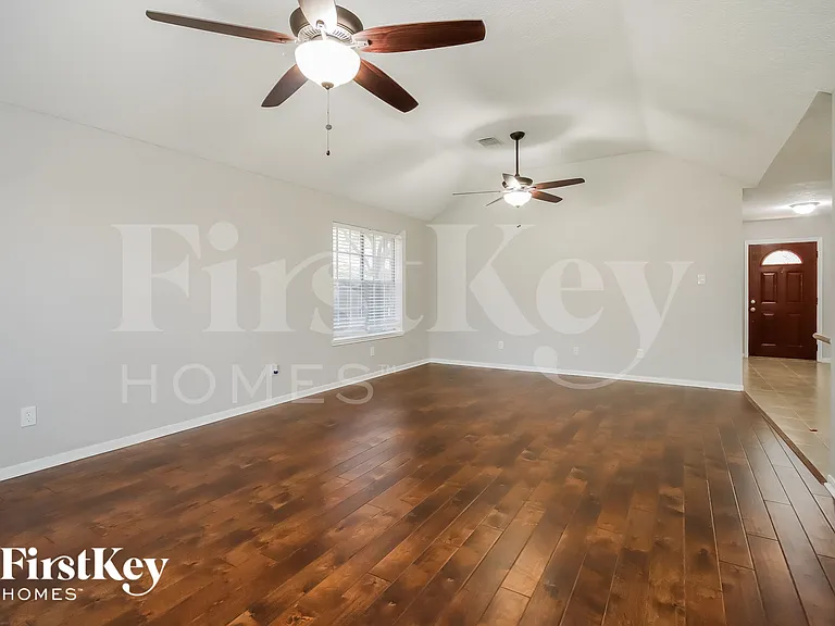2210 Dublin Dr — Photo 10