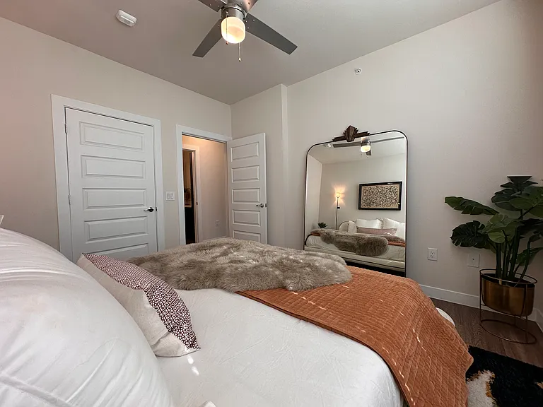 Brodie Ln — Photo 9