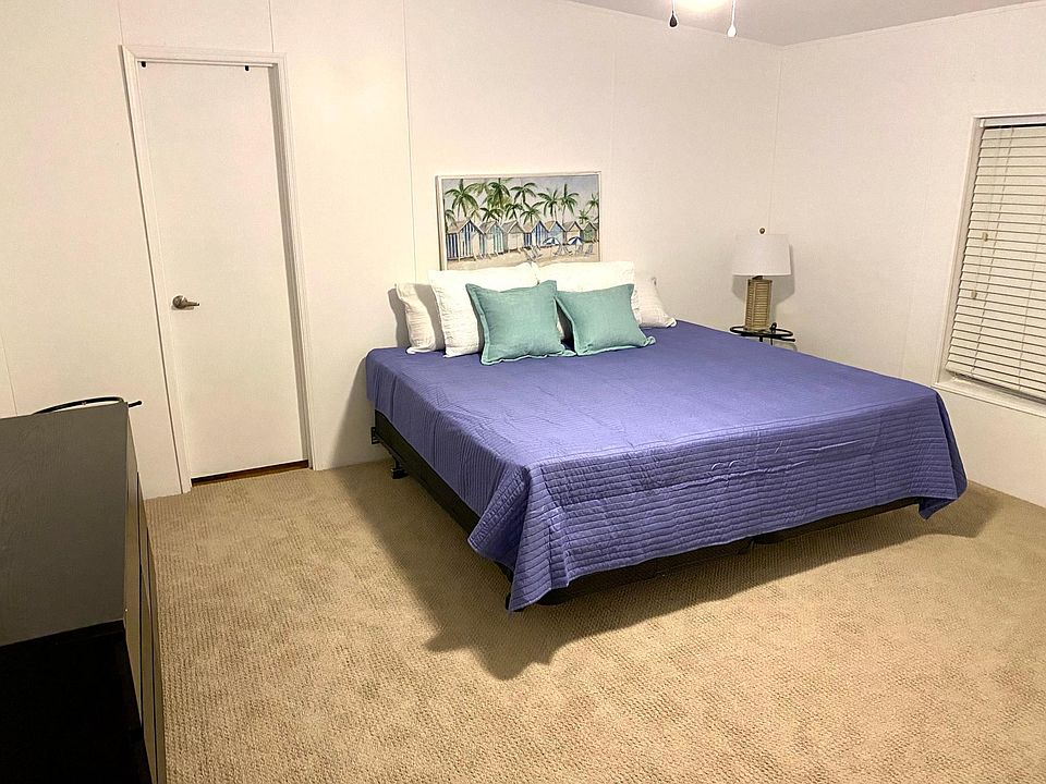 Bedroom #2 - King Size Bed, large walk-in closet.