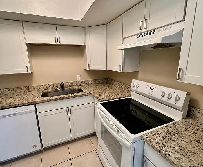1830 Maravilla Ave #321 — Photo 11
