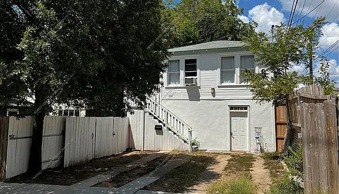Studio, 300 sqft, $695 — Photo 1