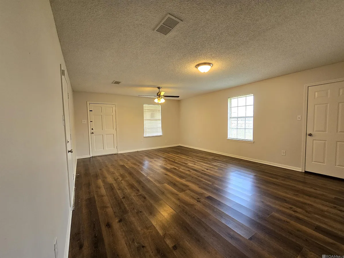 Building Photo - 8933 Baronne Dr