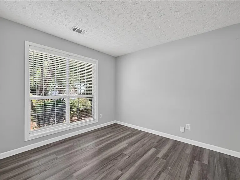 530 Sterling Pointe Ct — Photo 4