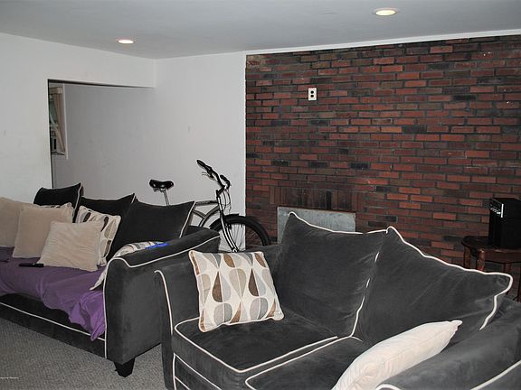 5th image of 1821 Stratford Ave
