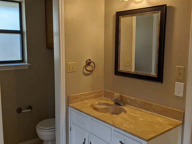 204 Bremen Dr — Photo 5