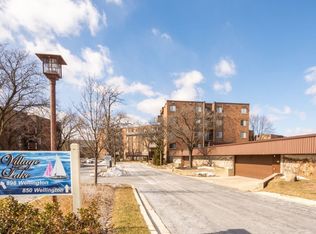 898 Wellington Ave UNIT 302, Elk Grove Village, IL 60007