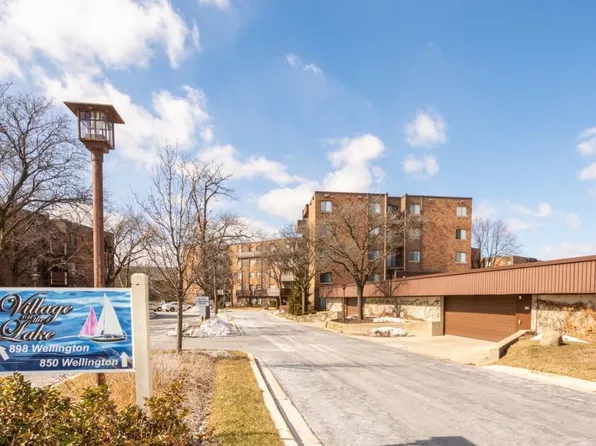 898 Wellington Ave Unit 302, Elk Grove Village, IL 60007