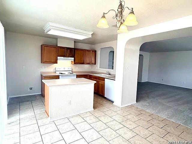 4 bed, 2.0 bath, 1688 sqft, $1,400 — Photo 4