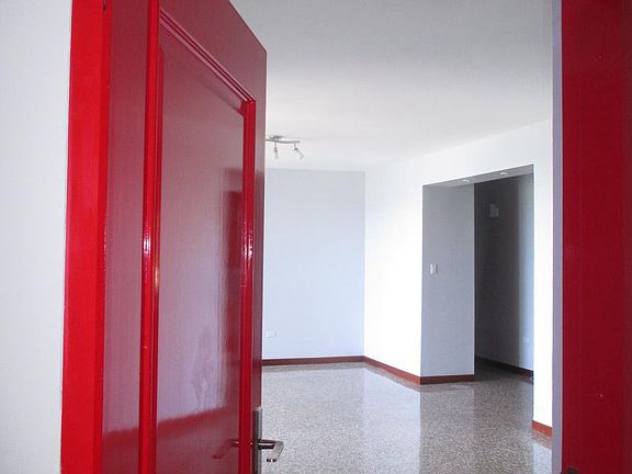 To kitchen and bedrooms, past living room
