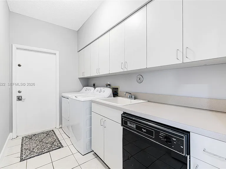 1256 Manor Dr S — Photo 21