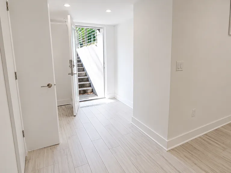 727 Quebec Pl NW — Photo 18