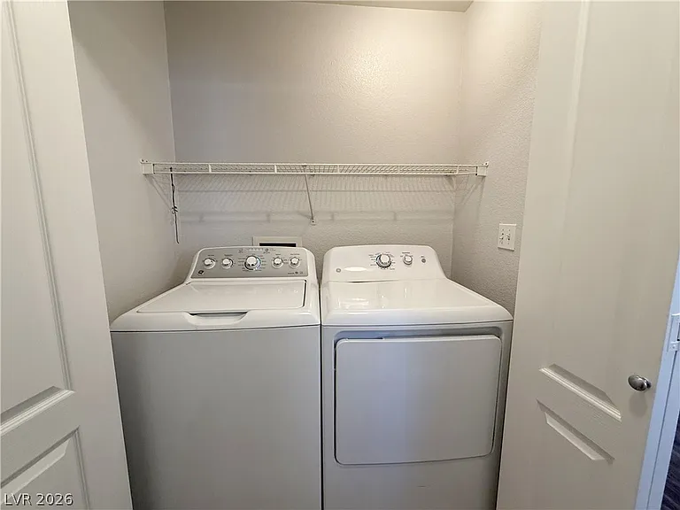 2185 Polynesia Cir — Photo 16