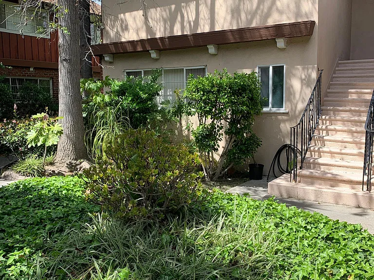 11960 Moorpark St #2 — Photo 13
