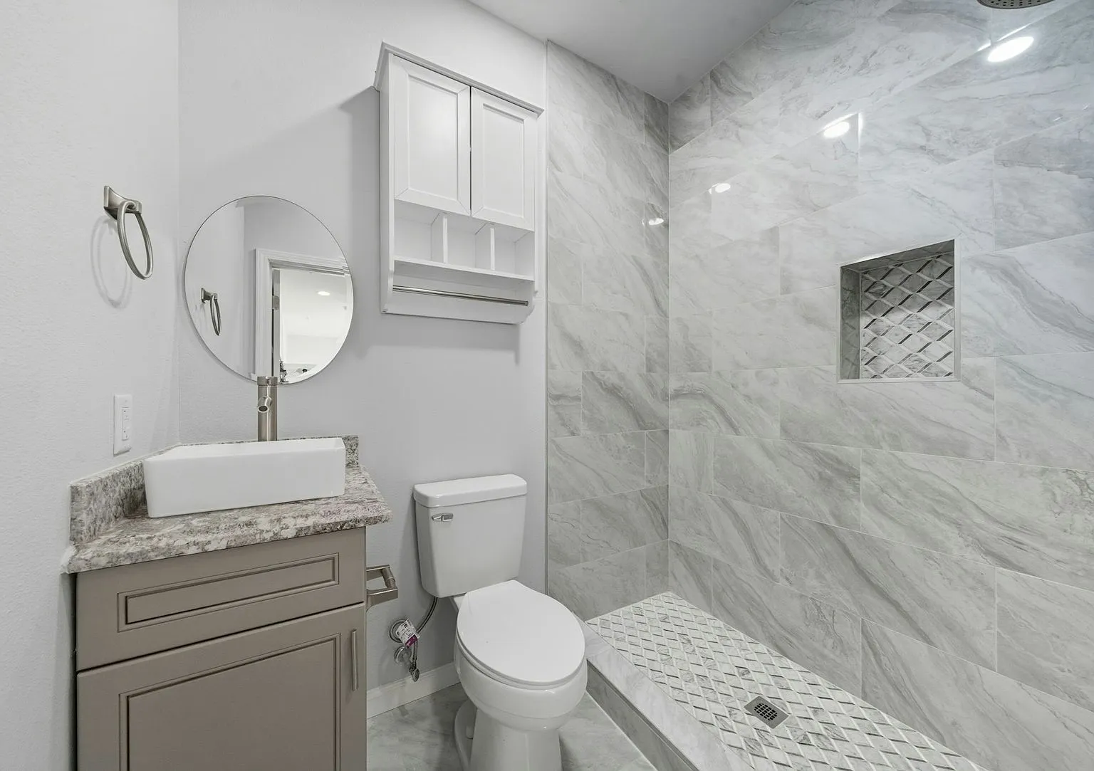 624 Avenue H, Unit B — Photo 3