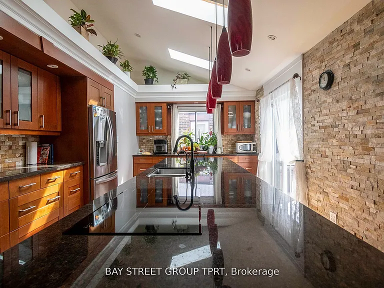 6 Blackthorn Ln — Photo 11