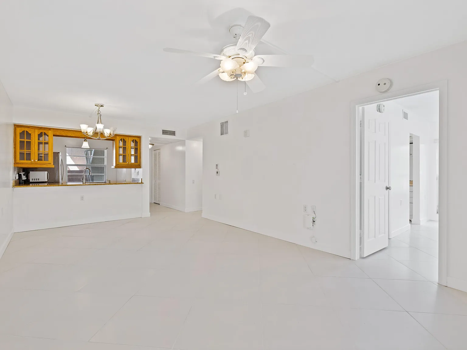 2 bed, 2.0 bath, 962 sqft, $1,800 — Photo 2