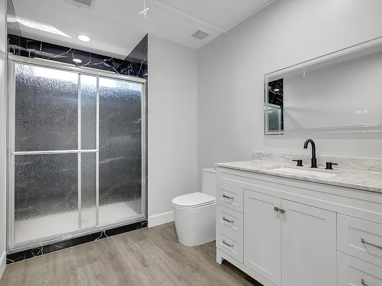 12564 Memorial Dr — Photo 32