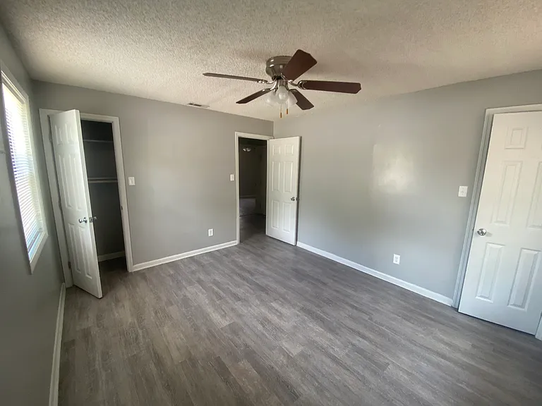 10 Crestwood Cir — Photo 11