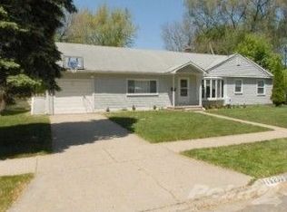 15233 Melrose St, Livonia, MI 48154