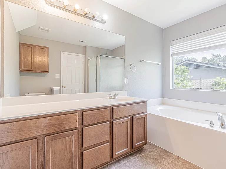 326 Diana Dr — Photo 20