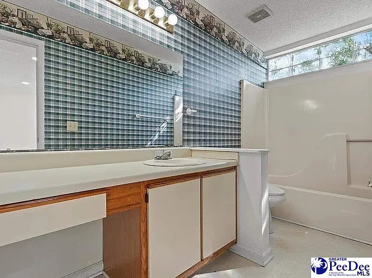 701 Coventry Ln — Photo 15