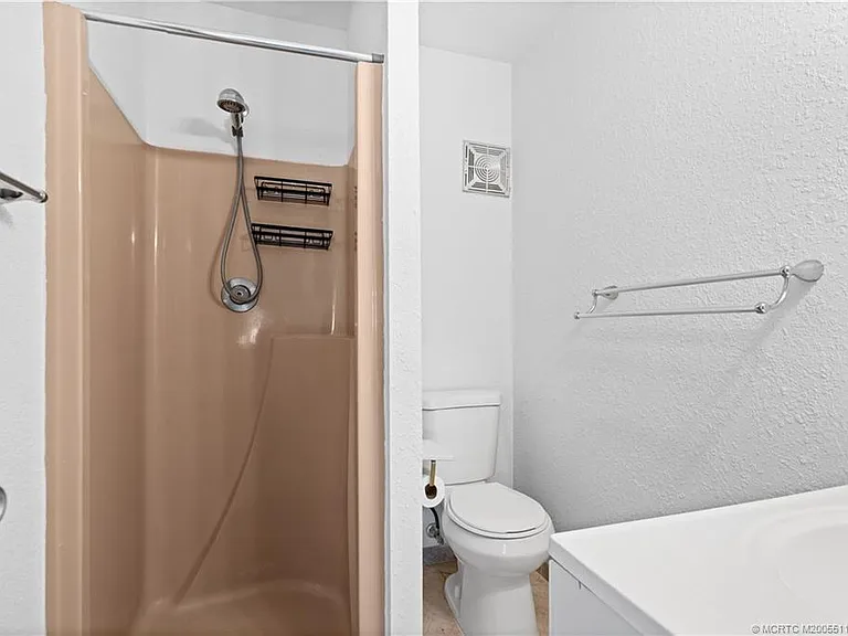 2118 SE Edler Dr #B — Photo 16