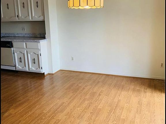 5th image of 42188 Toddmark Pl APT 14