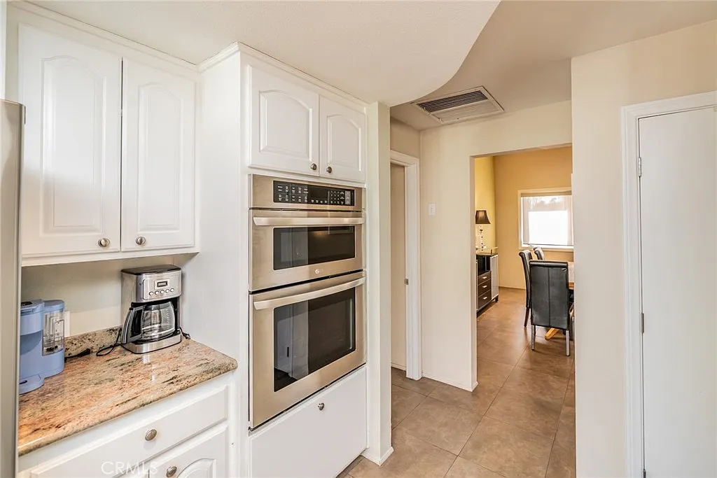 5 bed, 4434 sqft, $9,500 — Photo 4