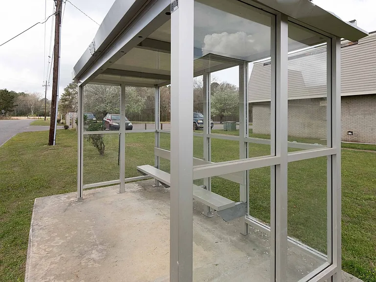 Royal Oaks Apartment Homes — Photo 4