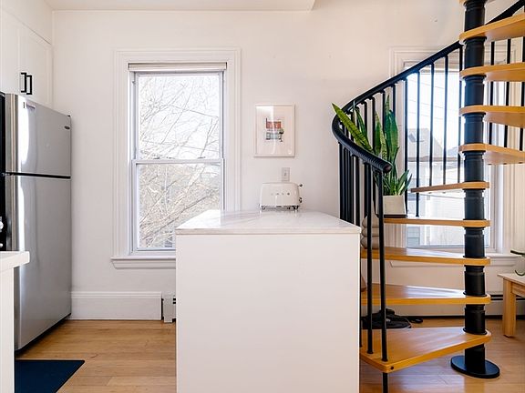 5th image of 4 Webster St APT 3