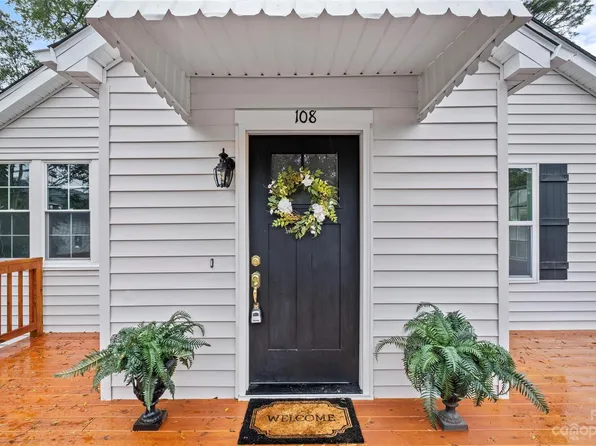 108 Hampton St, Chester, SC 29706