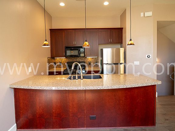 2nd image of 905 S 10th Ct