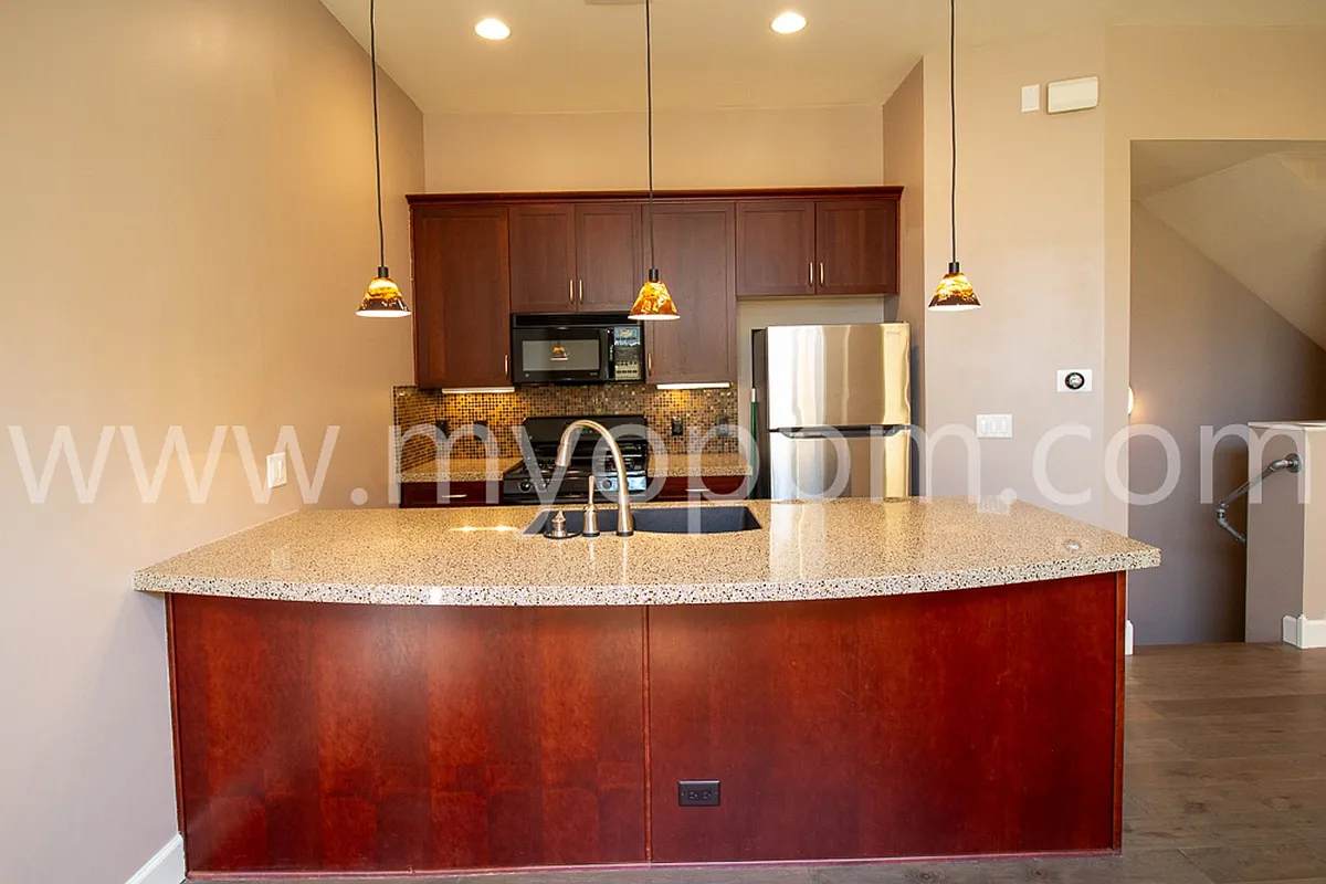 Building Photo - 905 S 10th Ct