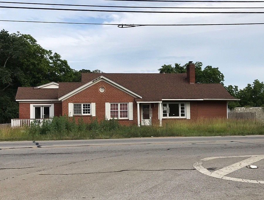 1st image of 204 Westbrook St