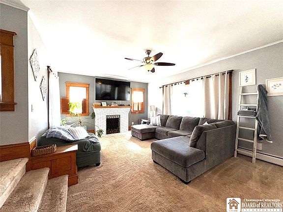 5th image of 293 E Main St