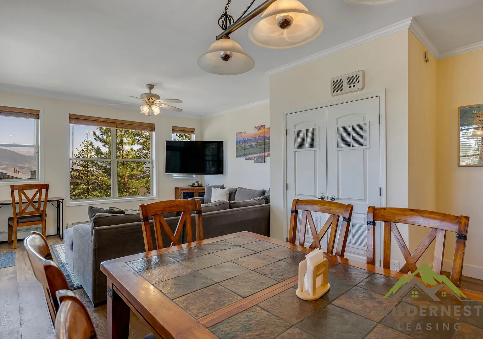 Winter Rental- Hot Tub, Quiet Townhome With Hot Tub And Two Living Areas — Photo 4