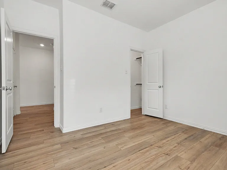1118 Mahogany Ln — Photo 25