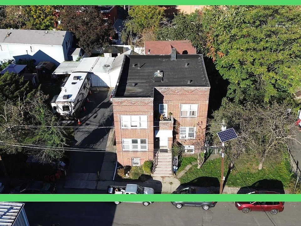2nd image of 211 Delia Ln
