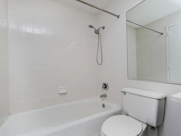 80 Bay Street Landing image 20 of 31