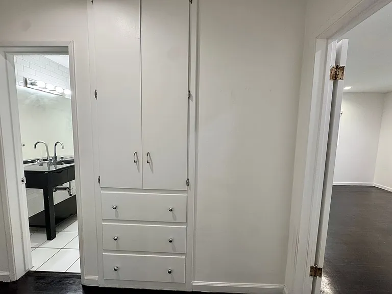 307 S Clark Dr — Photo 14