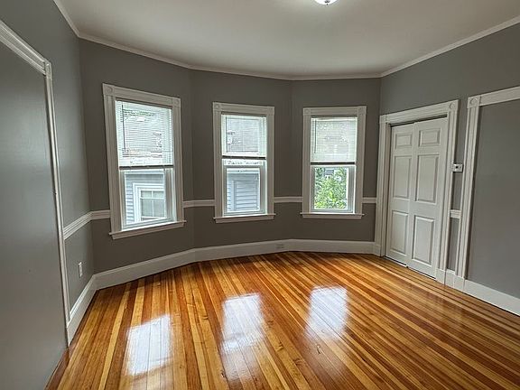 4th image of 8-10 Inwood St #3
